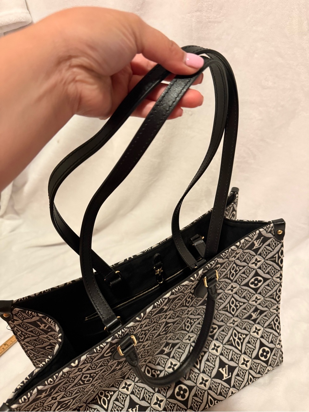Limited Edition Louis Vuitton OTG GM Tote “Since 1854” Collection With Microchip - Picture 6 of 16